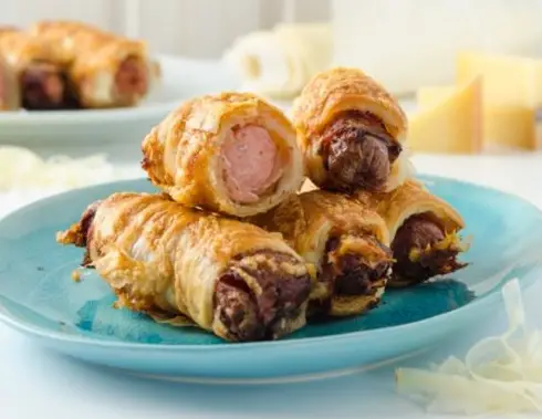 Bernese Sausages Wrapped In Puff Pastry And Cheese From The Air Fryer 1
